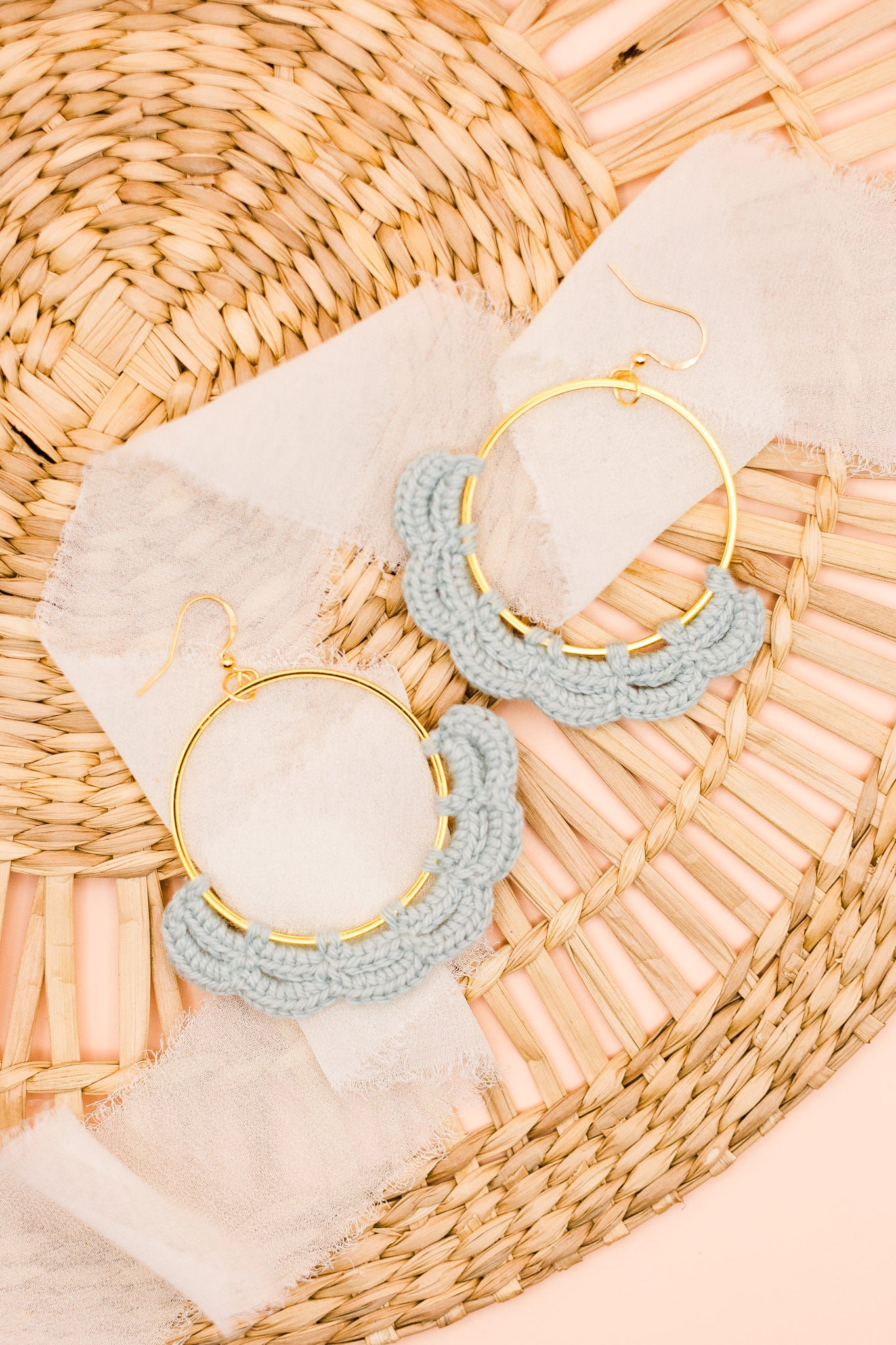 Half Scalloped Earring Blue