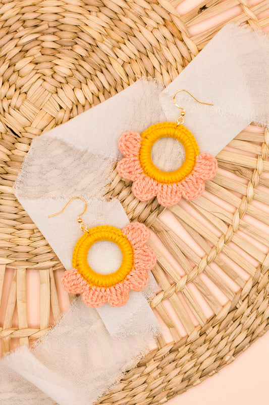 Lazy Daisy Petite Earrings Pink