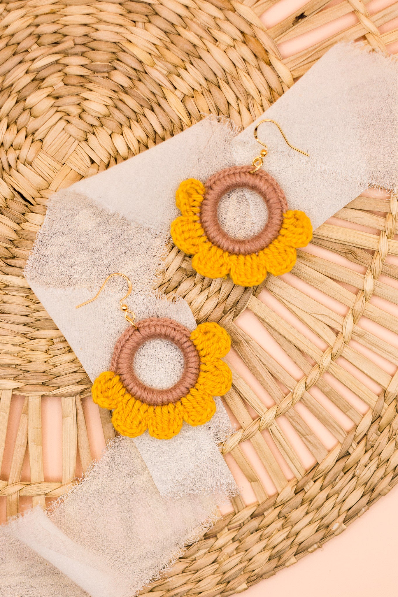 Lazy Daisy Petite Earrings Yellow