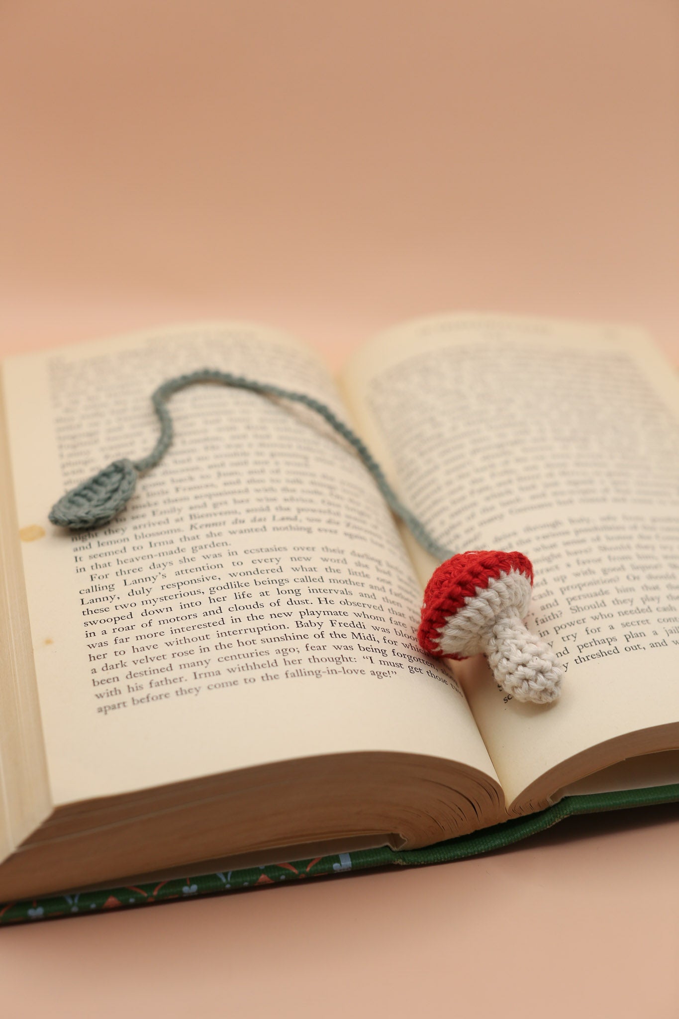 Mushroom bookmark (red)