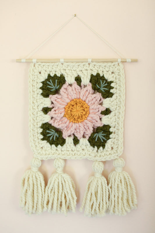 Floral Granny Square Wall Hanging (cream)